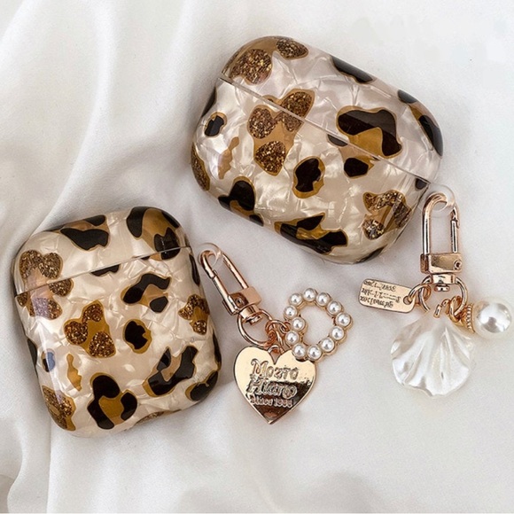 Leopard AirPod Case, Cute AirPod with keychain Compatible for AirPods 1/2 & Pro - Picture 5 of 5